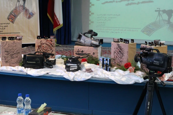 اولین دوره آموزش فیلمنامه نویسی و فیلم سازی