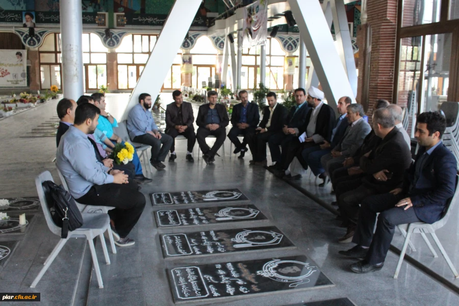 حضور اساتید ،کارکنان و دانشجویان پردیس امام علی (ع) در گلباران مزار شهدا