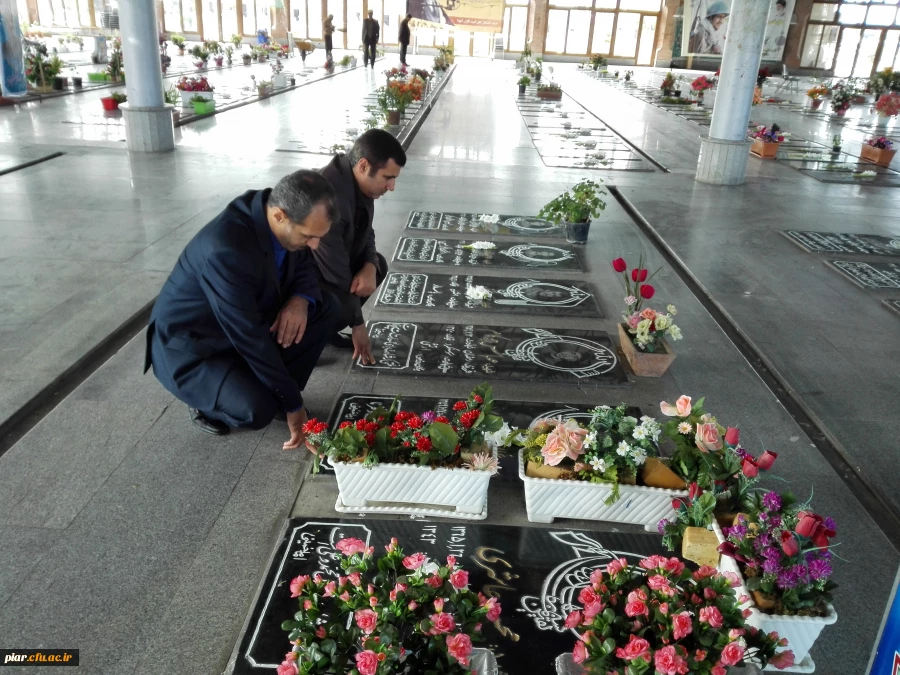 حضور اساتید ،کارکنان و دانشجویان پردیس امام علی (ع) در گلباران مزار شهدا