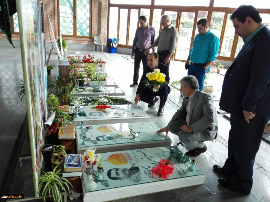 حضور اساتید ،کارکنان و دانشجویان پردیس امام علی (ع) در گلباران مزار شهدا