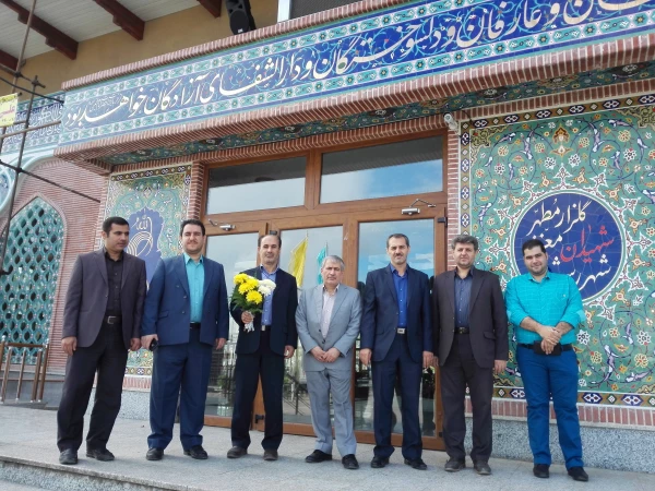 حضور اساتید ،کارکنان و دانشجویان پردیس امام علی (ع) در گلباران مزار شهدا