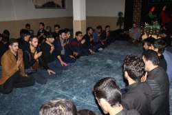 پرسیدم از هلال چرا قامتت خم است ؟ آهی کشید و گفت ماه محرم است...