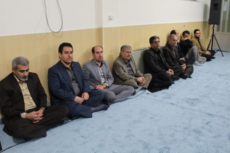 پرسیدم از هلال چرا قامتت خم است ؟ آهی کشید و گفت ماه محرم است...