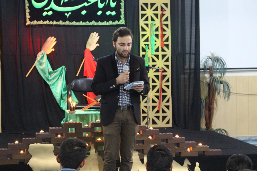 پرسیدم از هلال چرا قامتت خم است ؟ آهی کشید و گفت ماه محرم است...