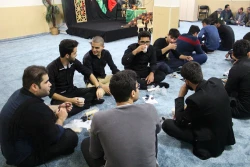 پرسیدم از هلال چرا قامتت خم است ؟ آهی کشید و گفت ماه محرم است...