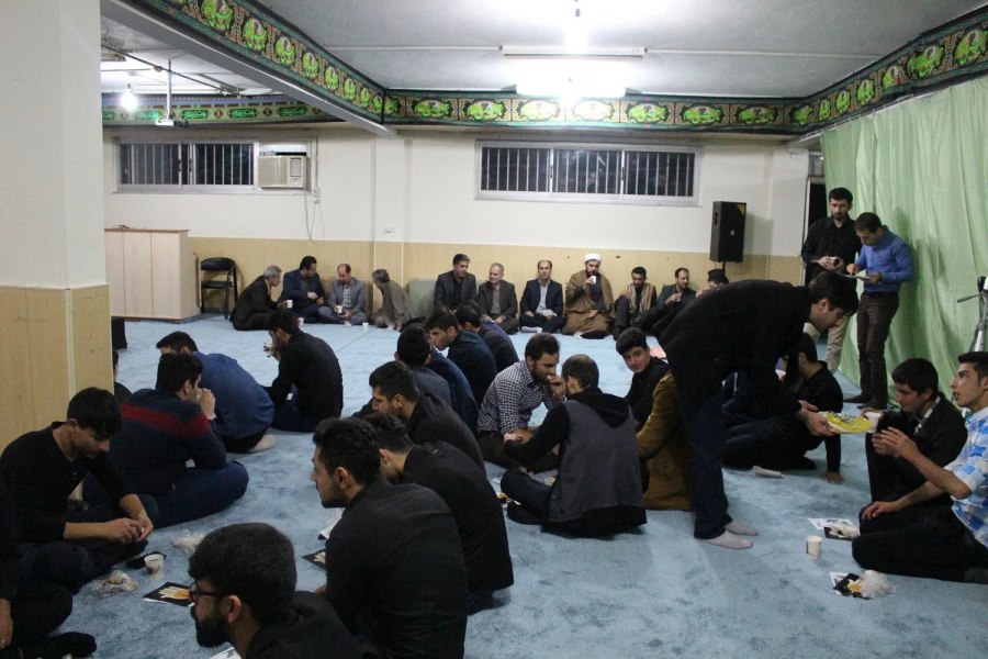 پرسیدم از هلال چرا قامتت خم است ؟ آهی کشید و گفت ماه محرم است...