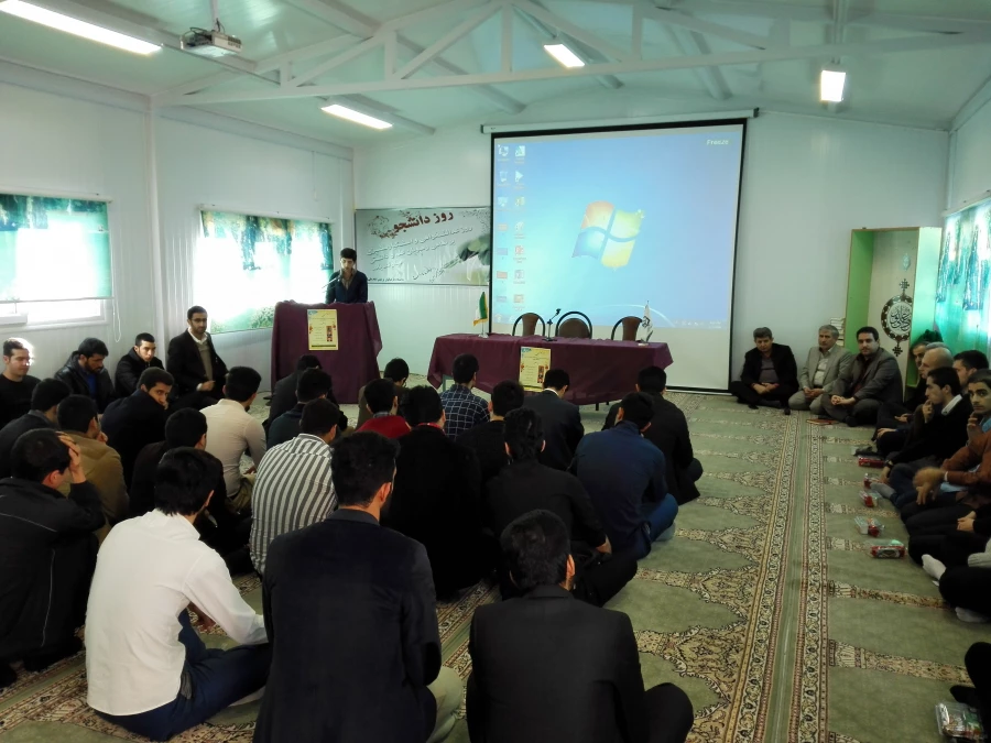 نشست صمیمی مسئولان پردیس امام علی (ع) در جلسه پرسش و پاسخ دانشجومعلمان