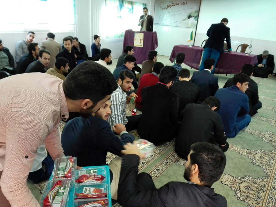 نشست صمیمی مسئولان پردیس امام علی (ع) در جلسه پرسش و پاسخ دانشجومعلمان