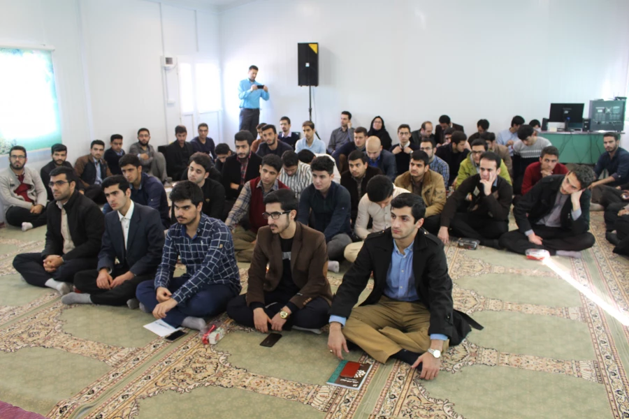 نشست صمیمی مسئولان پردیس امام علی (ع) در جلسه پرسش و پاسخ دانشجومعلمان