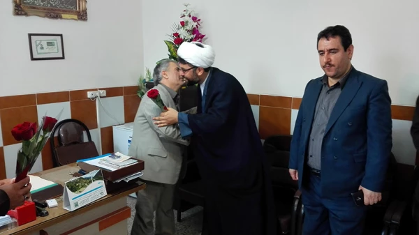 تجلیل از مقام شامخ معلم با حضور  مسئولین پردیس در کلاس استاد