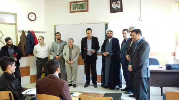 تجلیل از مقام شامخ معلم با حضور  مسئولین پردیس در کلاس استاد