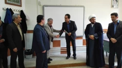تجلیل از مقام شامخ معلم با حضور  مسئولین پردیس در کلاس استاد