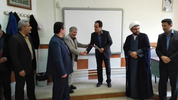تجلیل از مقام شامخ معلم با حضور  مسئولین پردیس در کلاس استاد