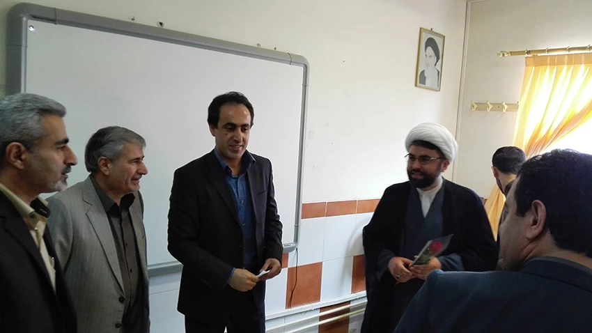 تجلیل از مقام شامخ معلم با حضور  مسئولین پردیس در کلاس استاد