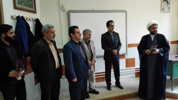 تجلیل از مقام شامخ معلم با حضور  مسئولین پردیس در کلاس استاد