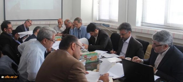 بررسی و تبیین شیوه نامه ارزیابی و انتخاب کارمند نمونه در دانشگاه فرهنگیان