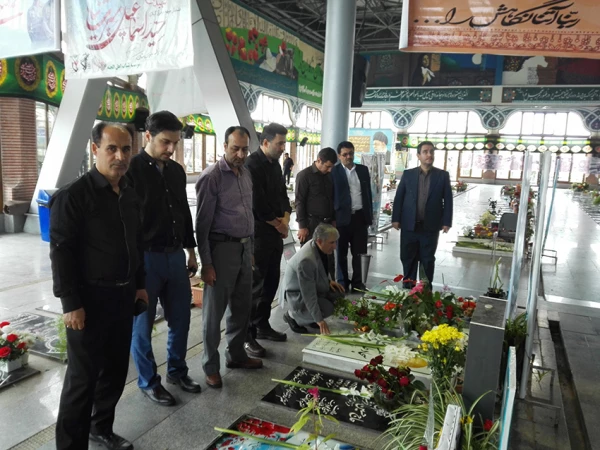 تجدید میثاق  مسئولین پردیس امام علی (ع) با شهدای دفاع مقدس و مدافع حرم