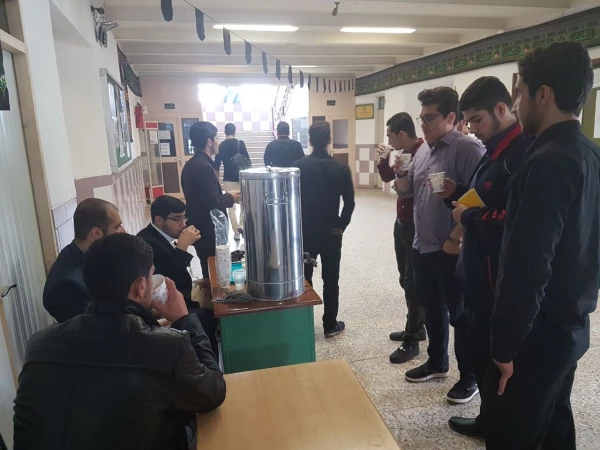 ایستگاه صلواتی به مناسبت دهه دوم محرم به همت دانشجومعلمان پردیس امام علی (ع)