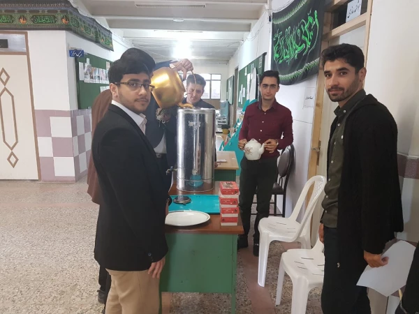 ایستگاه صلواتی به مناسبت دهه دوم محرم به همت دانشجومعلمان پردیس امام علی (ع)