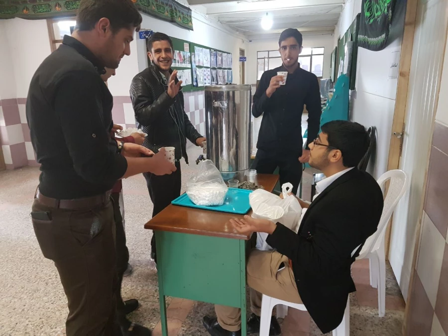 ایستگاه صلواتی به مناسبت دهه دوم محرم به همت دانشجومعلمان پردیس امام علی (ع)