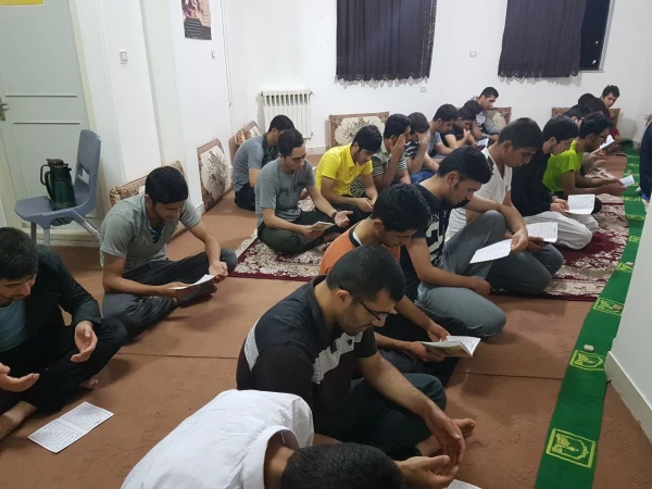 برپائی دعای پرفیض توسل در سرای دانشجوئی