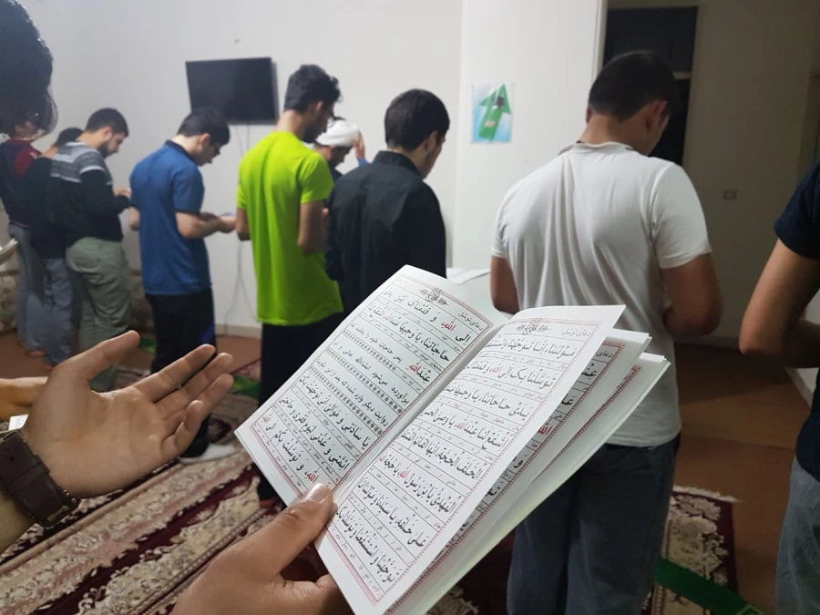 برپائی دعای پرفیض توسل در سرای دانشجوئی