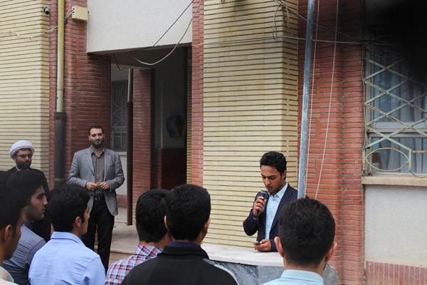 تجمع دانشجومعلمان بسیجی  پردیس امام علی (ع) در واکنش به اظهارات سخیف دونالد ترامپ و قرائت بیانیه