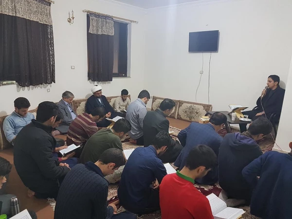 محفل اُنس با قرآن در سرای دانشجوئی
