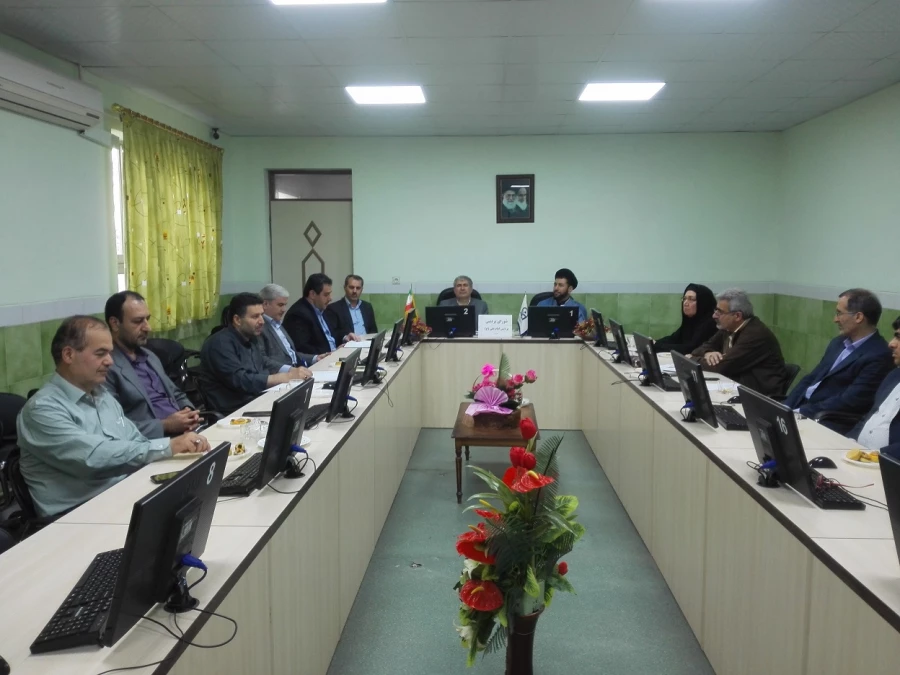 تجلیل از اساتید هیئت علمی و معاونت آموزشی سابق