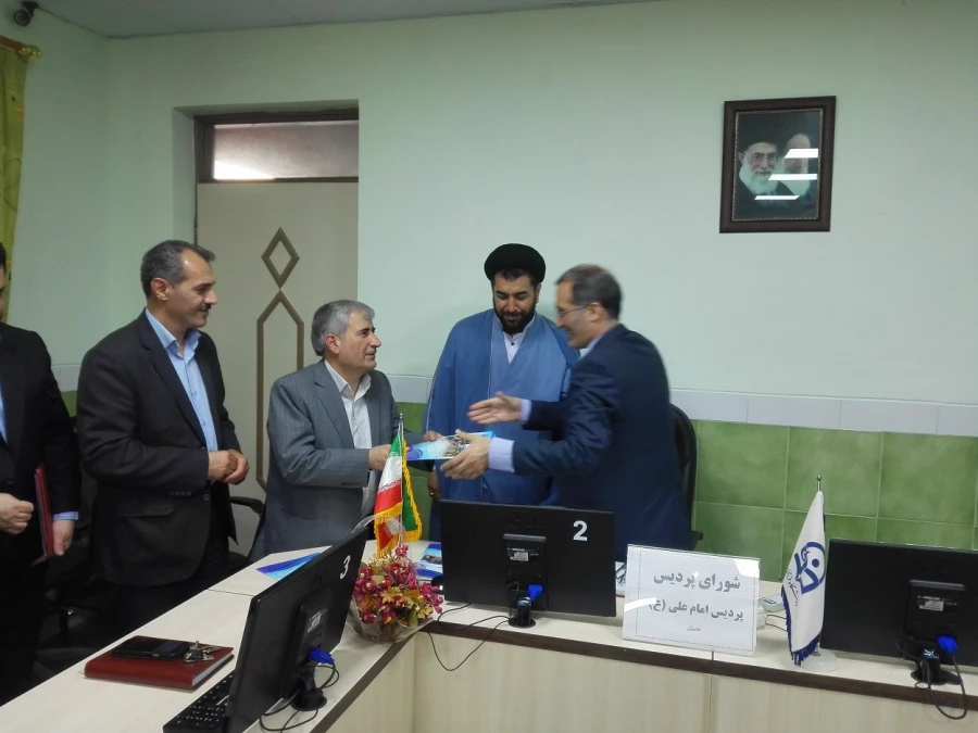 تجلیل از اساتید هیئت علمی و معاونت آموزشی سابق