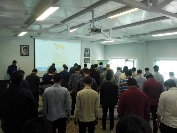 اقامه نماز با شکوه جماعت