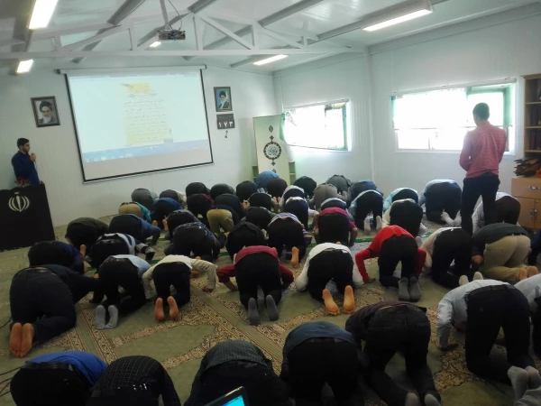 اقامه نماز با شکوه جماعت