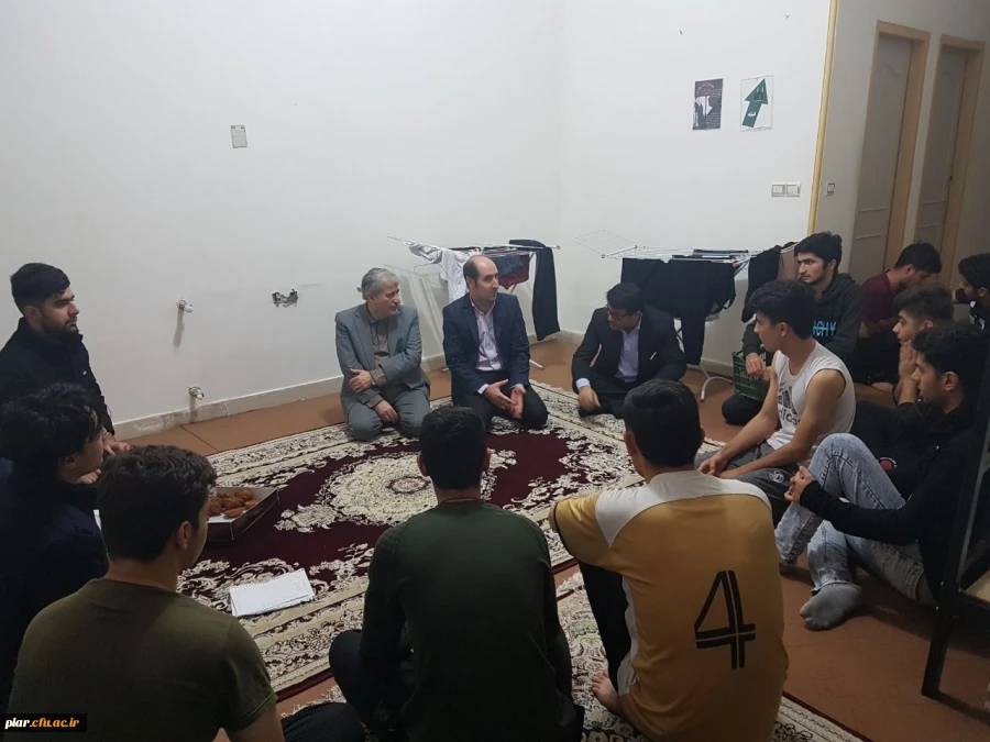 بازدید دکتر احدزاده از سرای دانشجوئی