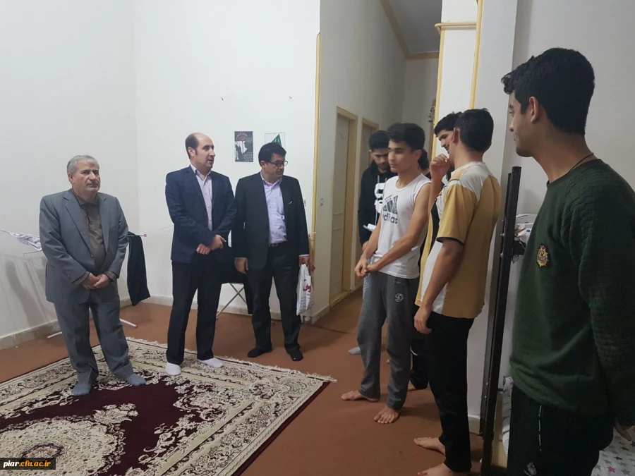 بازدید دکتر احدزاده از سرای دانشجوئی