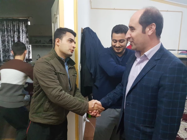 بازدید دکتر احدزاده از سرای دانشجوئی