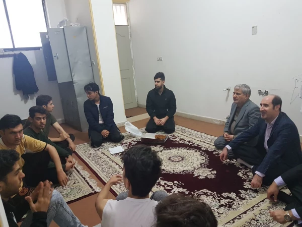 بازدید دکتر احدزاده از سرای دانشجوئی