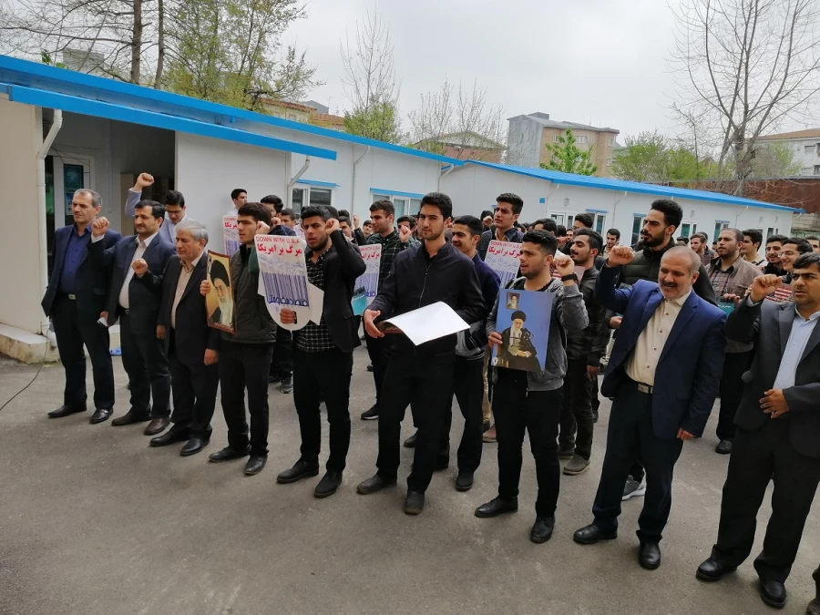 جمع اعتراض آمیز علیه اقدامات سخیفانه ایالات متحده آمریکا