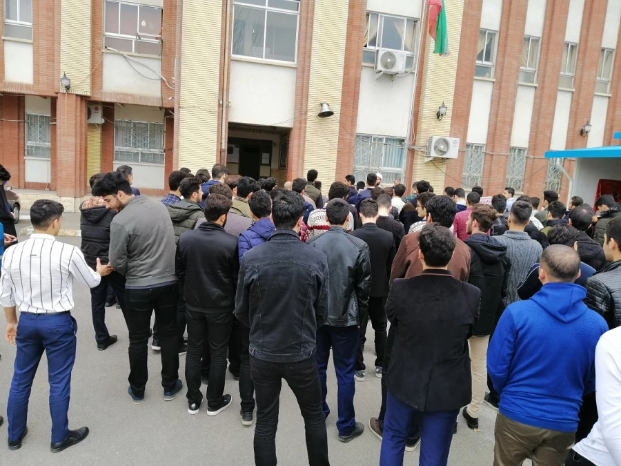 جمع اعتراض آمیز علیه اقدامات سخیفانه ایالات متحده آمریکا