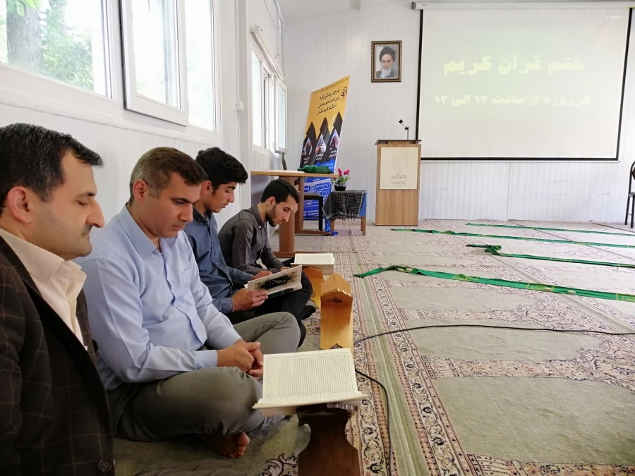 قرائت روزانه یک جزء از قرآن کریم در بهار قرآن