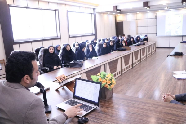 کارگاه آموزشی نشریه دانشجویی(چگونه ژورنالیسم شویم)