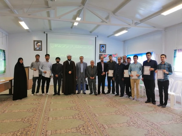 تجلیل از رتبه های برتر و حائزین حد نصاب طرح سراج(حفظ جزء 30 قرآن کریم)