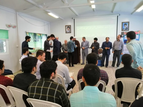 تجلیل از رتبه های برتر و حائزین حد نصاب طرح سراج(حفظ جزء 30 قرآن کریم)