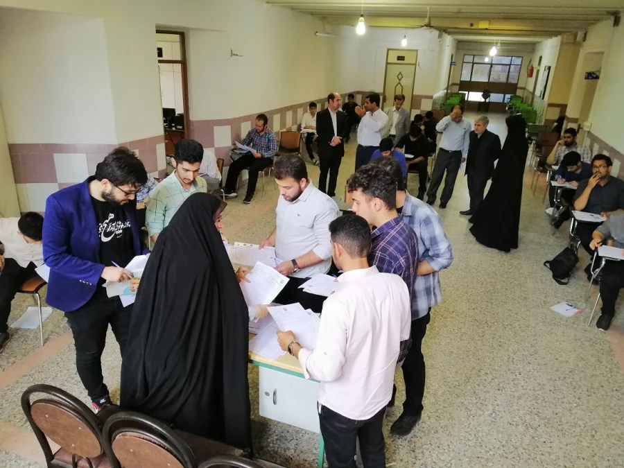 بازدید دکتر احدزاده از حوزه امتحانی پردیس امام علی (ع)