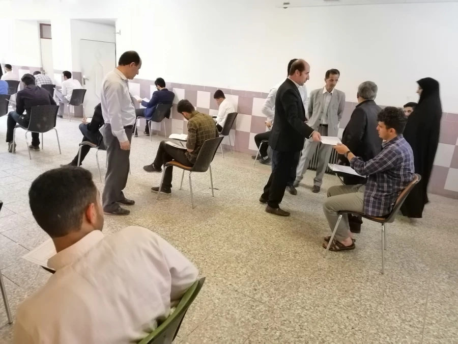 بازدید دکتر احدزاده از حوزه امتحانی پردیس امام علی (ع)