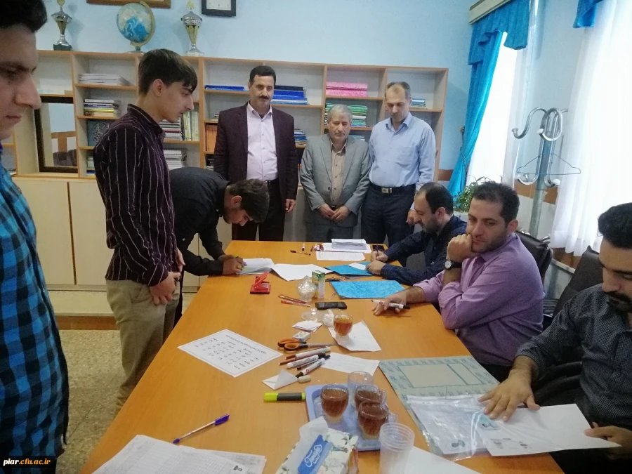 بازدید دکتر امجدی معاون پژوهش و برنامه ریزی اداره کل آموزش و پرورش از روند پذیرش مصاحبه