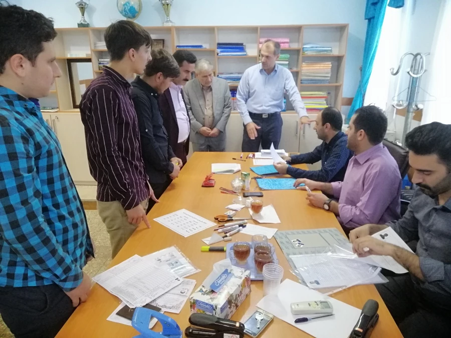 بازدید دکتر امجدی معاون پژوهش و برنامه ریزی اداره کل آموزش و پرورش از روند پذیرش مصاحبه