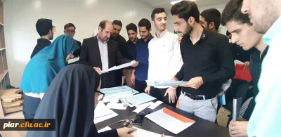 بازدید دکتر احدزاده از روند ثبت نام ورودی های جدید