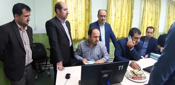 بازدید دکتر احدزاده از روند ثبت نام ورودی های جدید