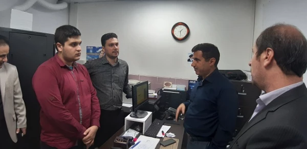 بازدید دکتر احدزاده از روند ثبت نام ورودی های جدید