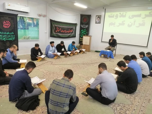 کرسی تلاوت قرآن کریم